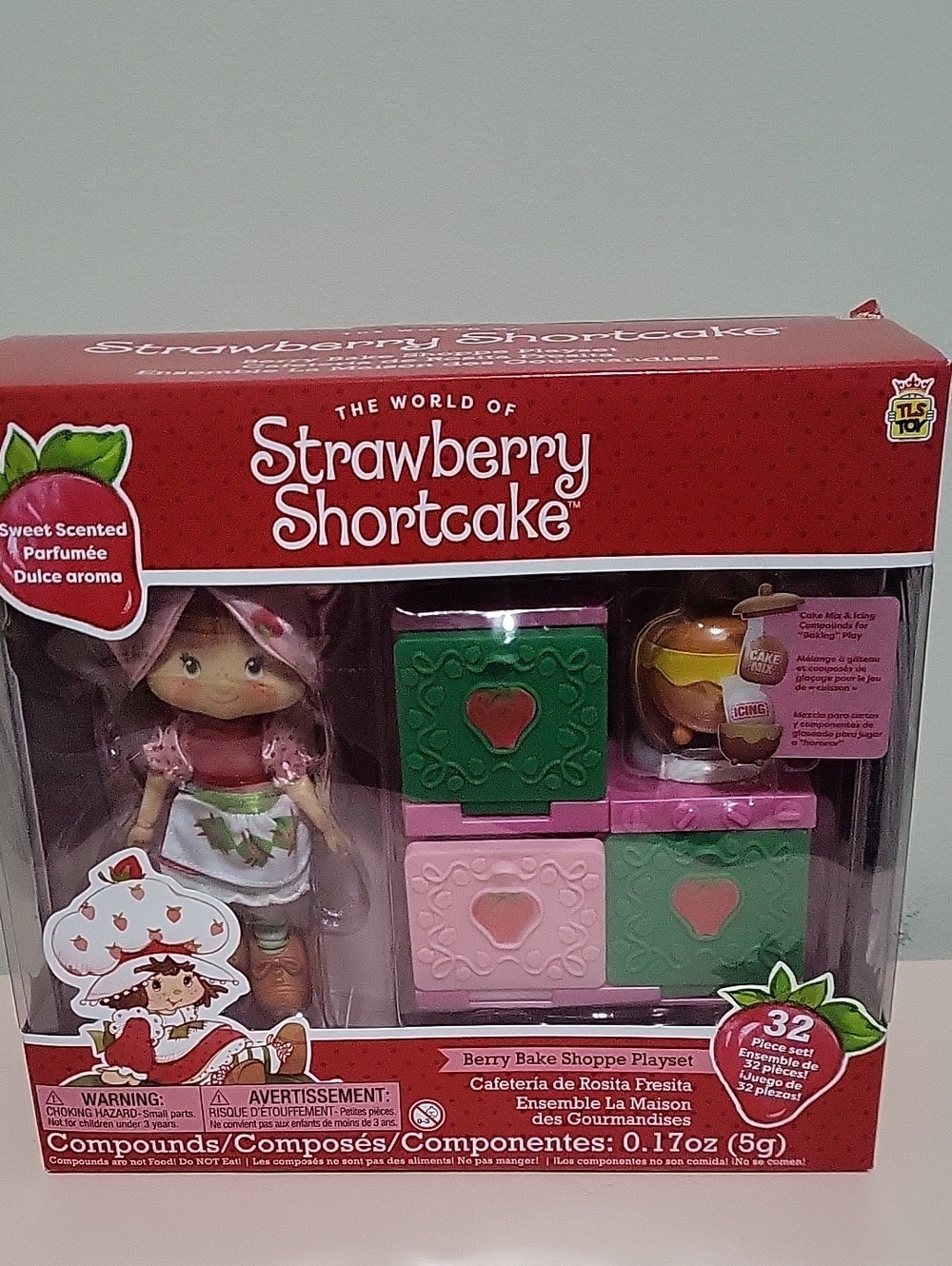 The World Of Strawberry Shortcake Berry Bake Shoppe Playset 32 Piece Set